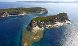 agios-stefanos-to-diaplo-mathraki-aspri-ammos-calypsos-cave-othoni-4